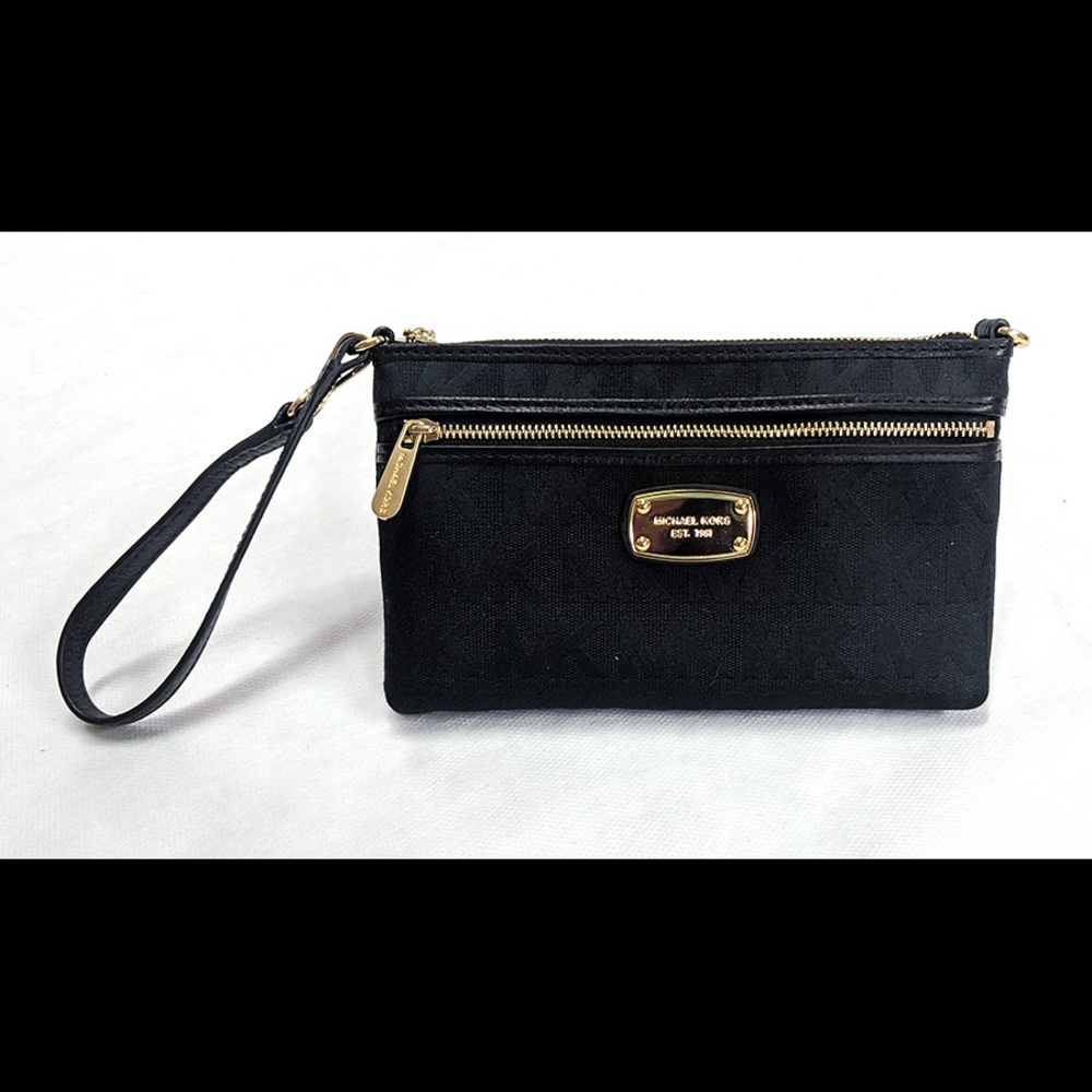 Authentic Michael Kors Wristlet